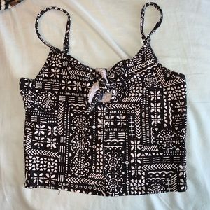 3/$20!! Black and white crop top